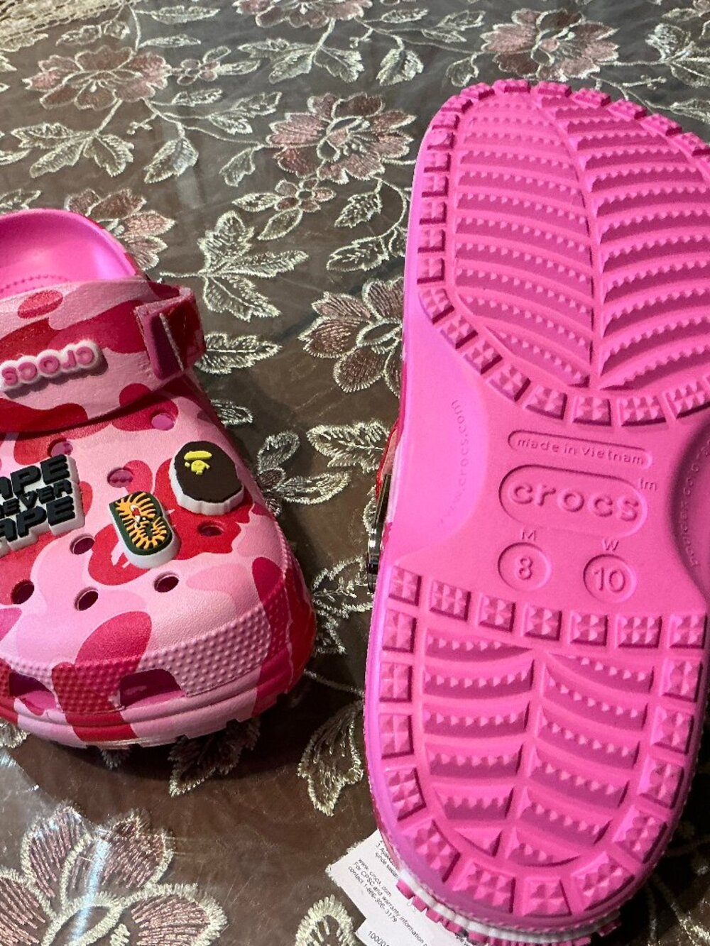 Pink camo Crocs x Bape - Picture 2 of 6